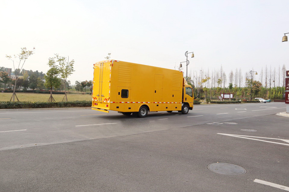 150KW五十铃应急电源车