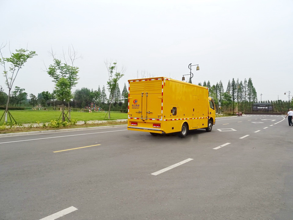 东风多利卡移动电源车50-100KW