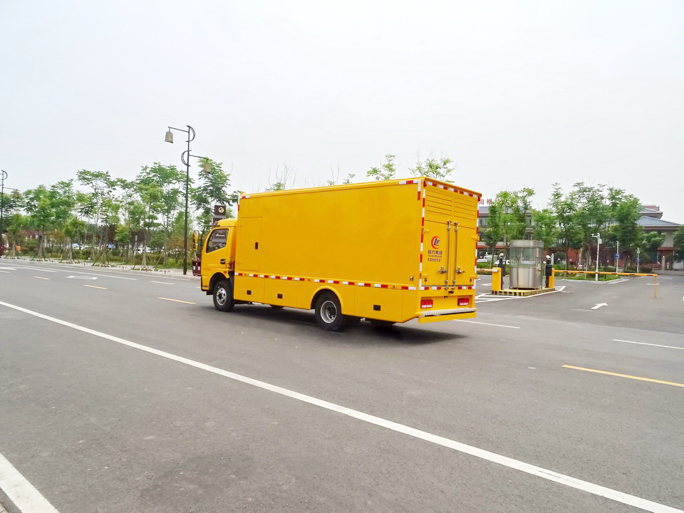 东风多利卡移动电源车50-100KW