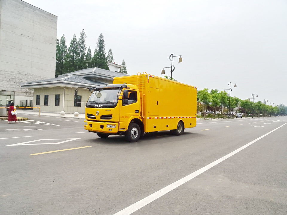 东风多利卡移动电源车50-100KW