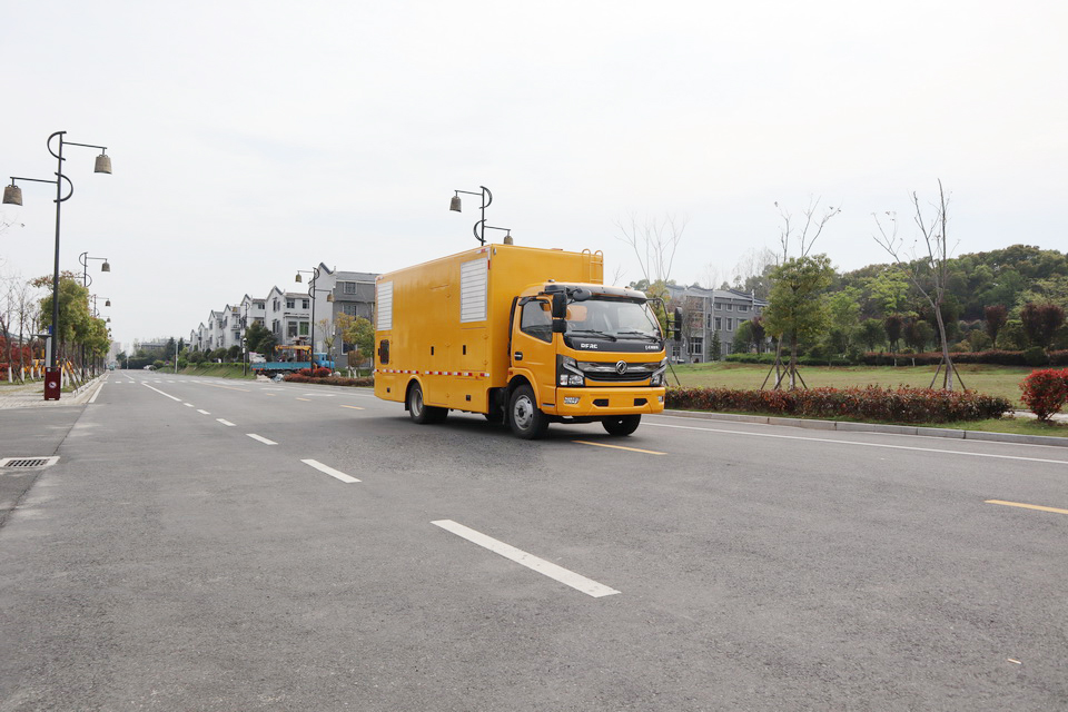 东风大多利卡电源车