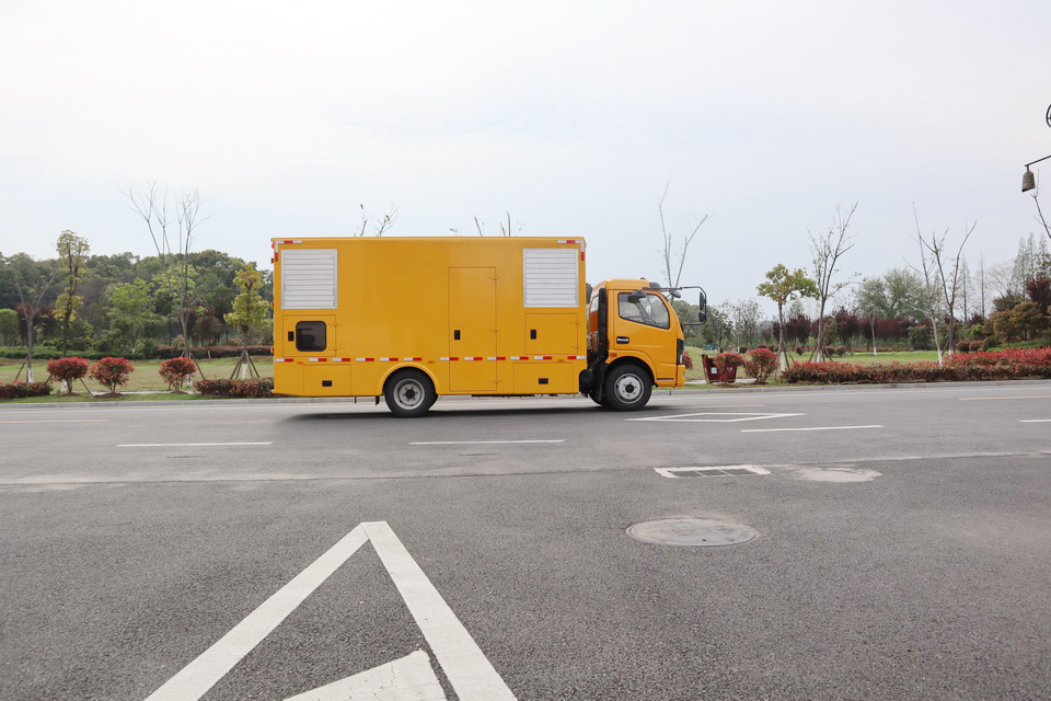 东风大多利卡电源车