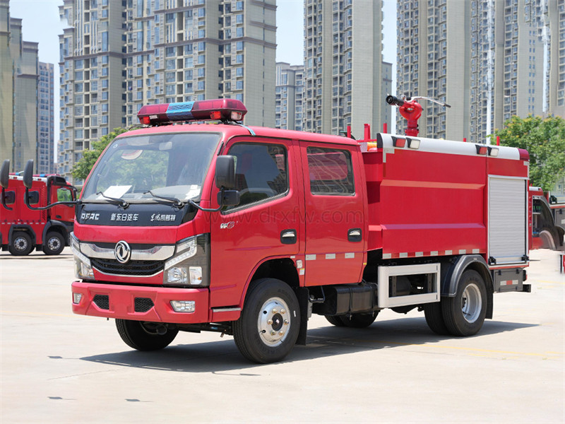 3.0吨  国六  东风小多利卡水罐消防车