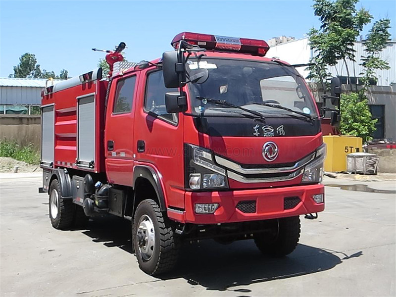 3.5吨  国六  四驱东风多利卡水罐消防车