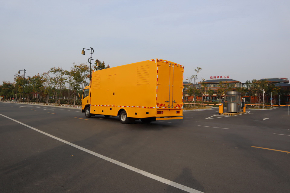 五十铃100-150KW应急电源车