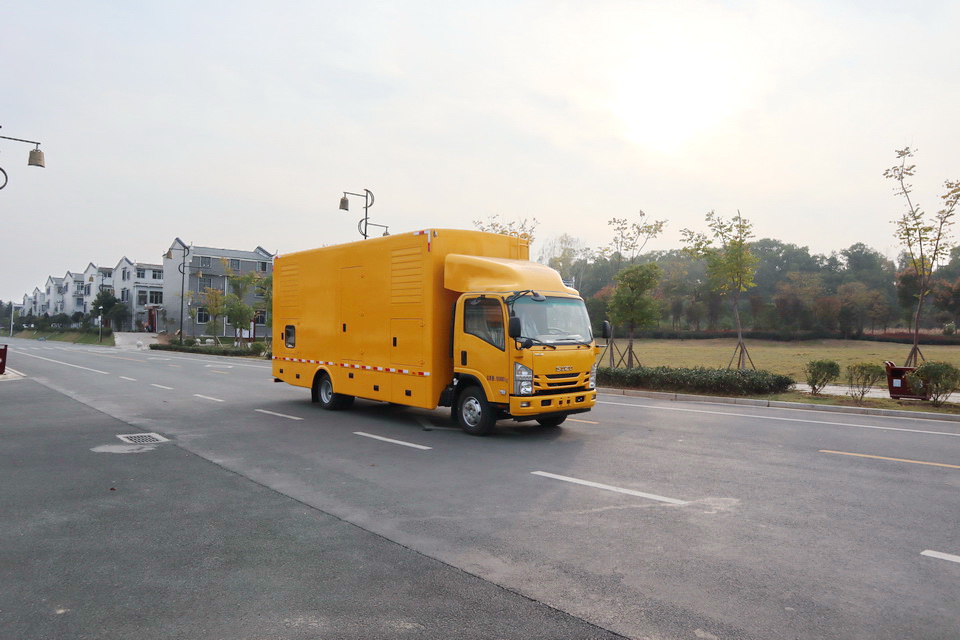 五十铃100-150KW应急电源车