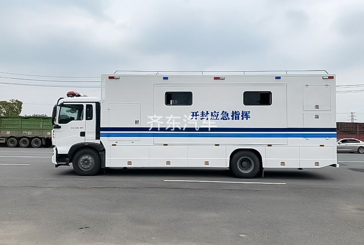 江铃福特指挥车