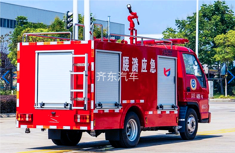 东风小多利卡5方消防洒水车