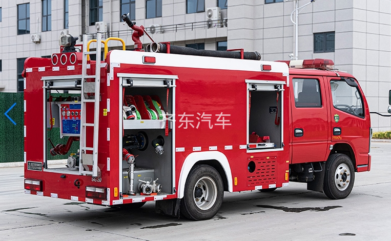HOWO 8.1吨水罐消防车