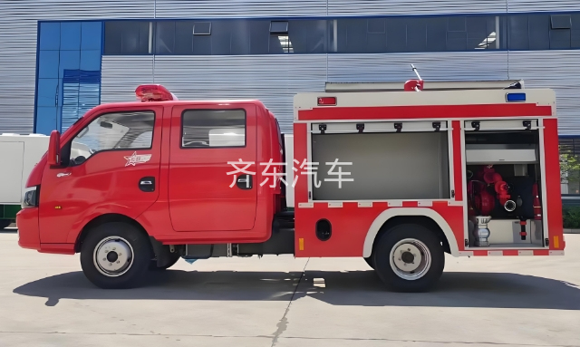 HOWO 8.1吨水罐消防车