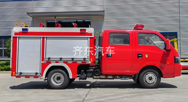 HOWO 8.1吨水罐消防车