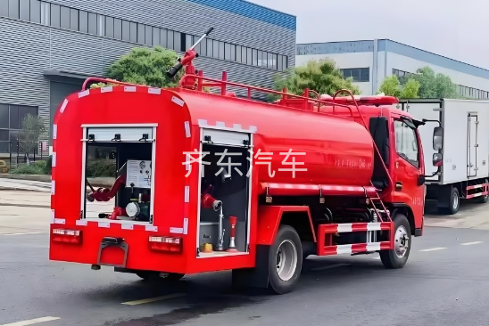 东风小多利卡5方消防洒水车