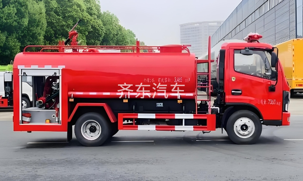 东风小多利卡5方消防洒水车