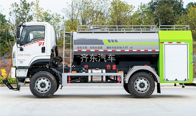 东风小多利卡5方消防洒水车