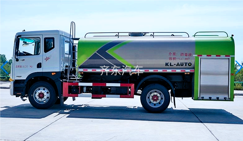 东风小多利卡5方消防洒水车