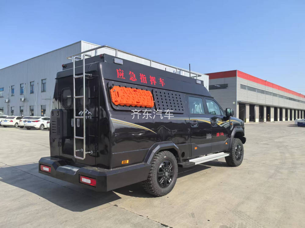 江铃福特指挥车