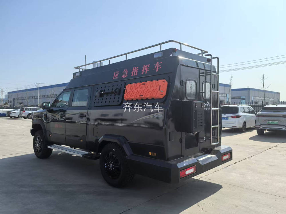 江铃福特指挥车