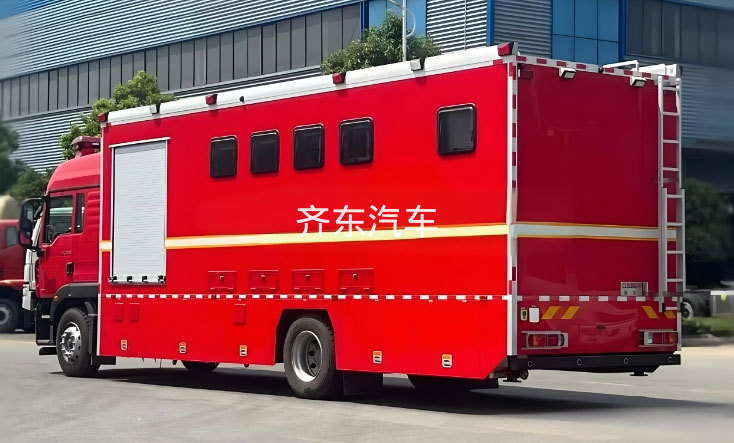 重汽豪沃淋浴车