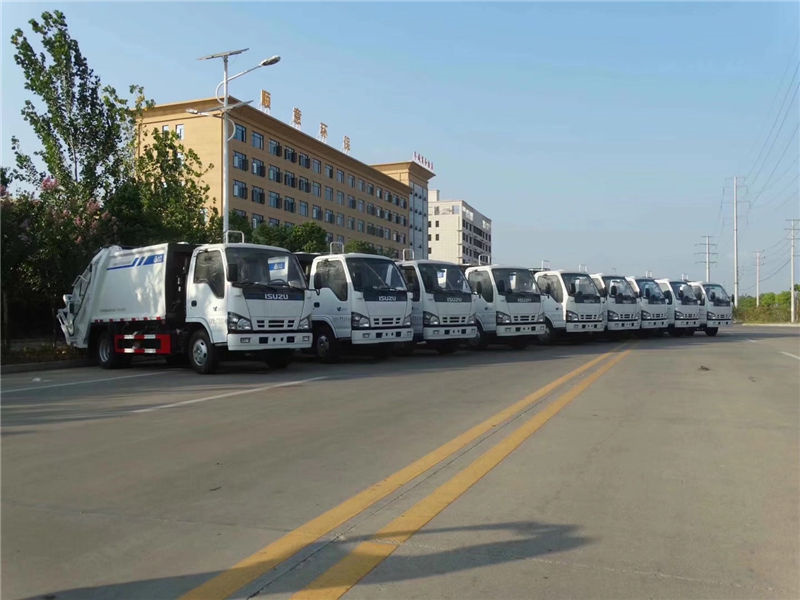 10臺五十鈴壓縮垃圾車交付衡陽政府環衛局