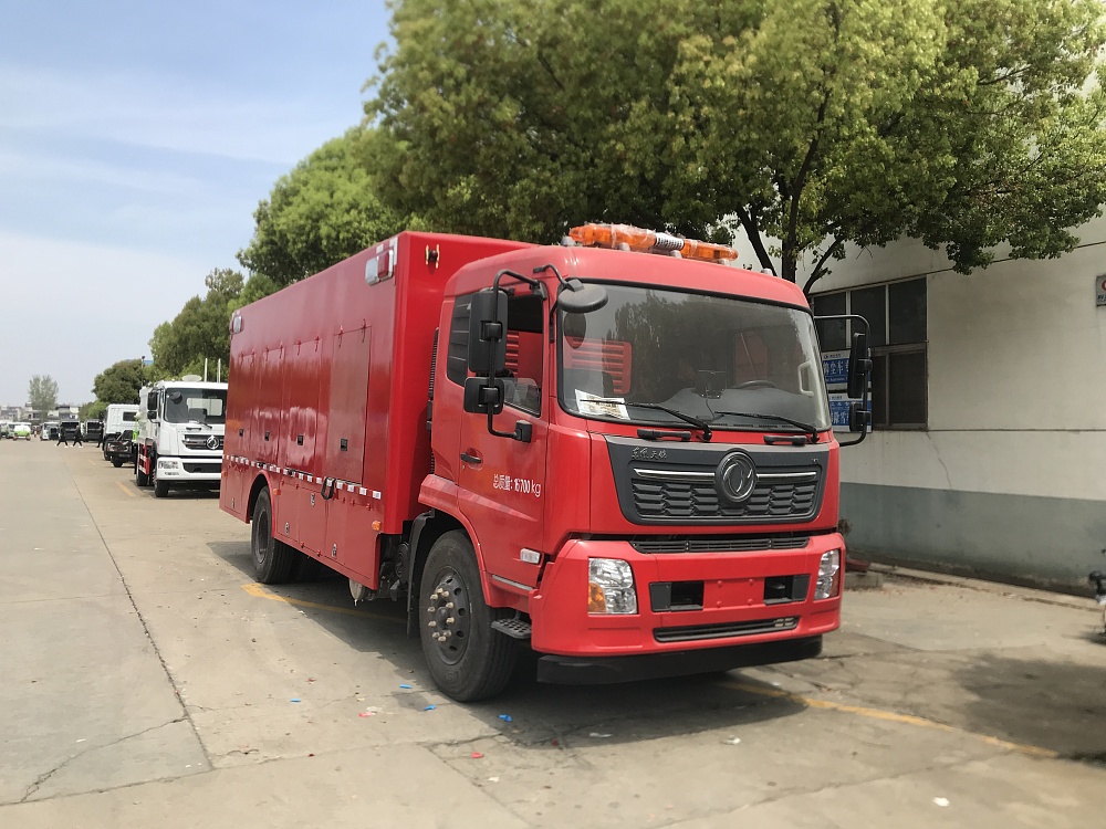 東風(fēng)天錦大流量排水搶險車[3000-4000m3/h]