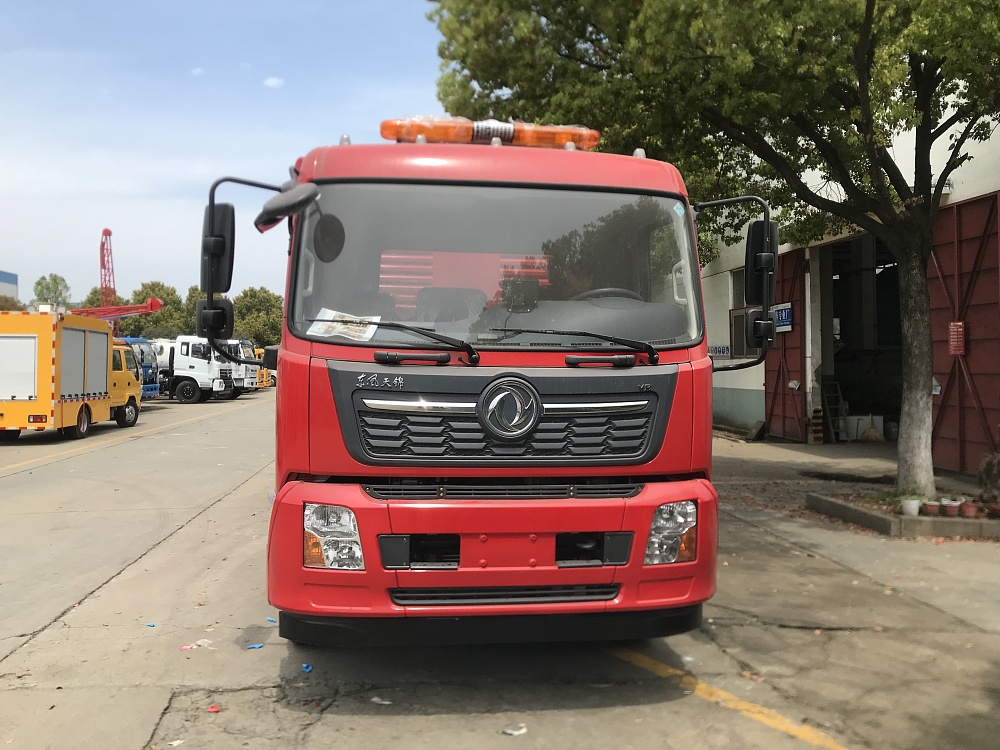 東風(fēng)天錦大流量排水搶險車[3000-4000m3/h]