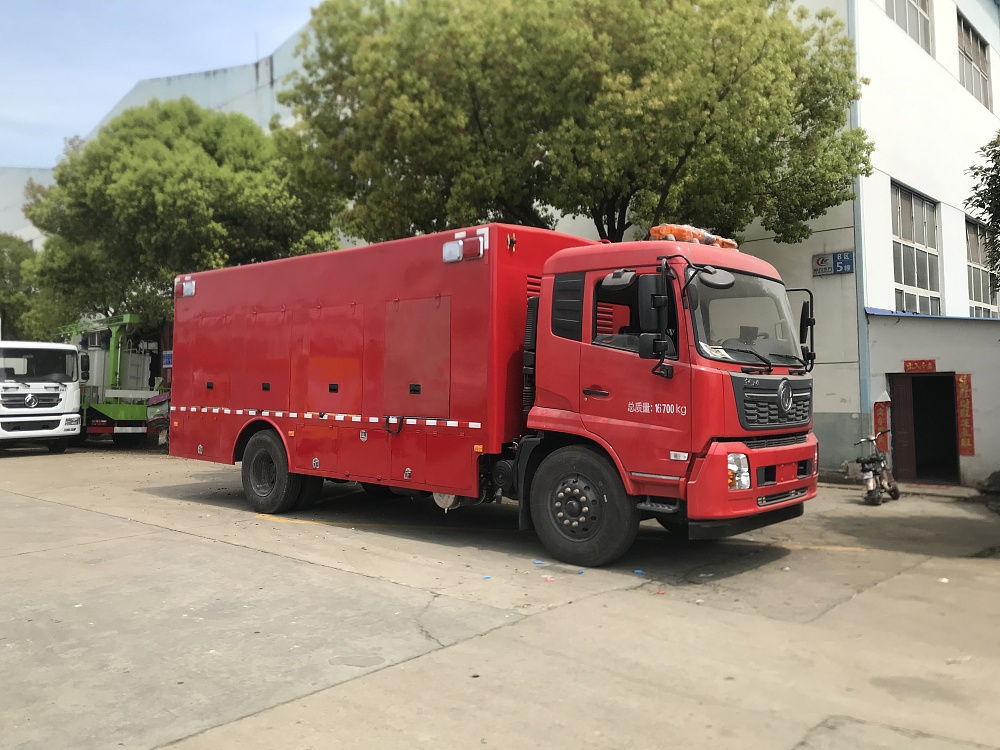 東風(fēng)天錦大流量排水搶險車[3000-4000m3/h]