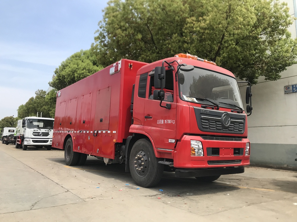 東風(fēng)天錦大流量排水搶險車[3000-4000m3/h]