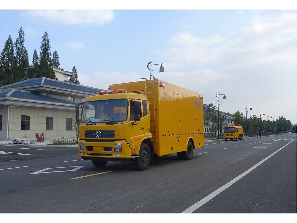 東風(fēng)天錦大流量排水搶險車[3000-4000m3/h]
