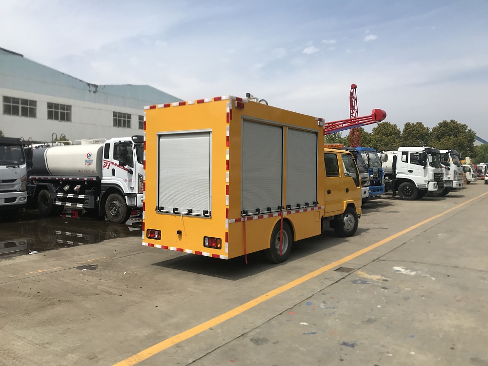 慶鈴雙排座工程救險車[1000-2000m3/h]