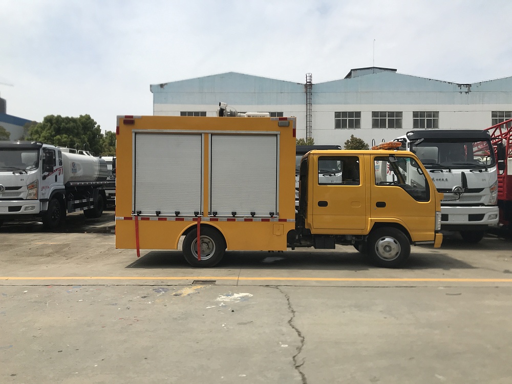 慶鈴雙排座工程救險車[1000-2000m3/h]