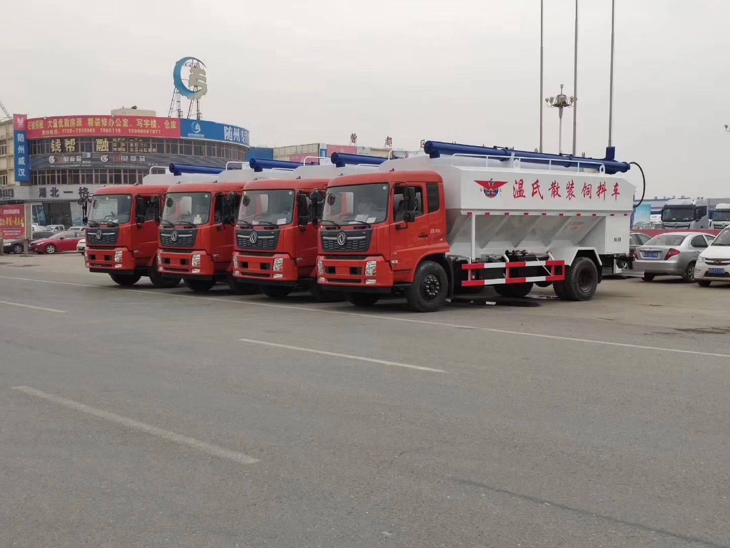 温氏畜禽养殖在我厂订购批量饲料车