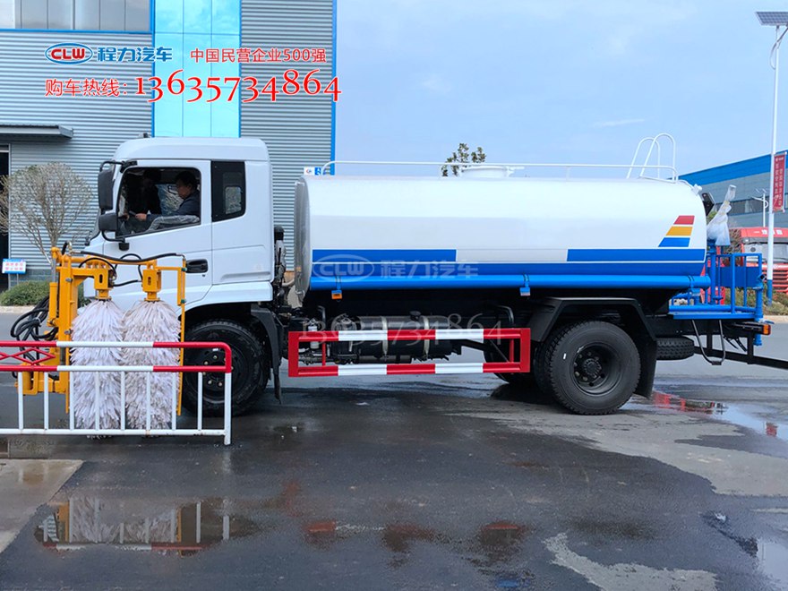 东风洒水车加装多功能城市护栏清洗机