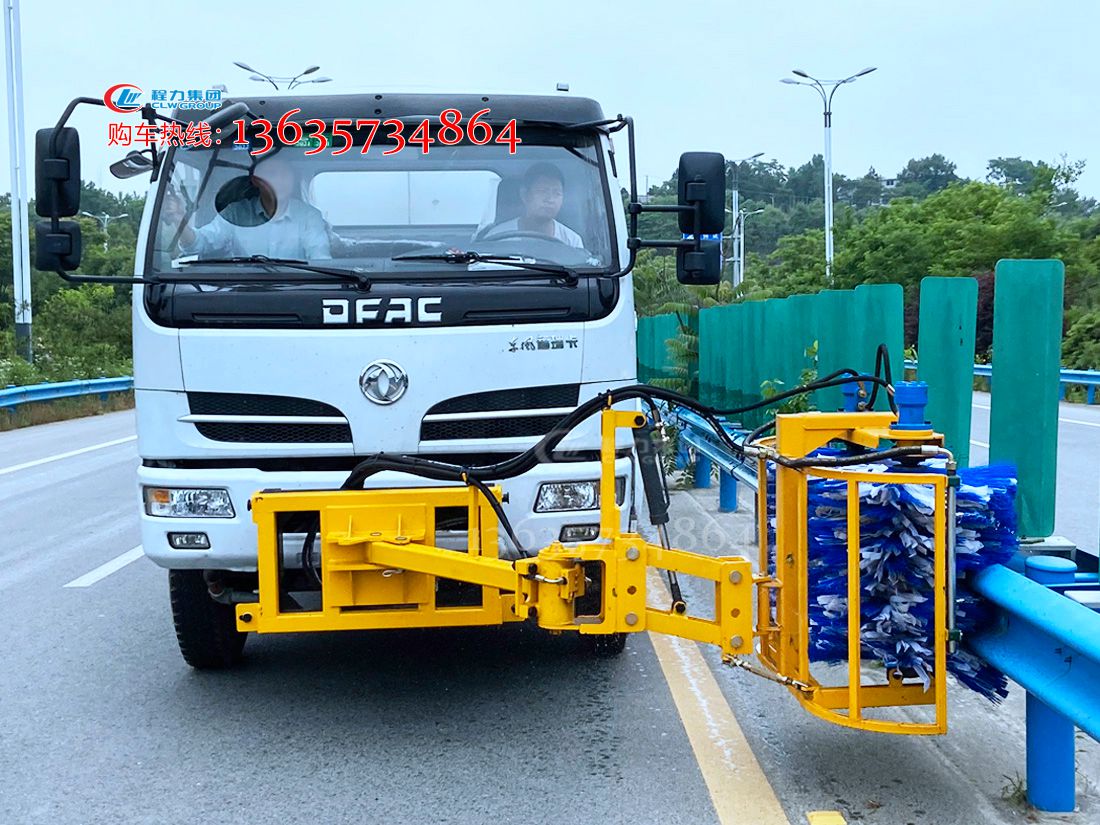 隔离护栏清洗车 高速公路护栏清洗板清洗车