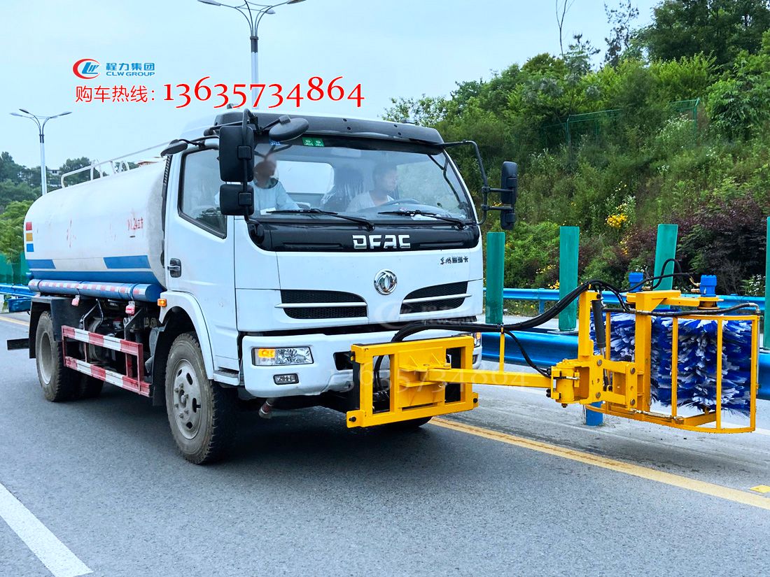 隔离护栏清洗车 高速公路护栏清洗板清洗车
