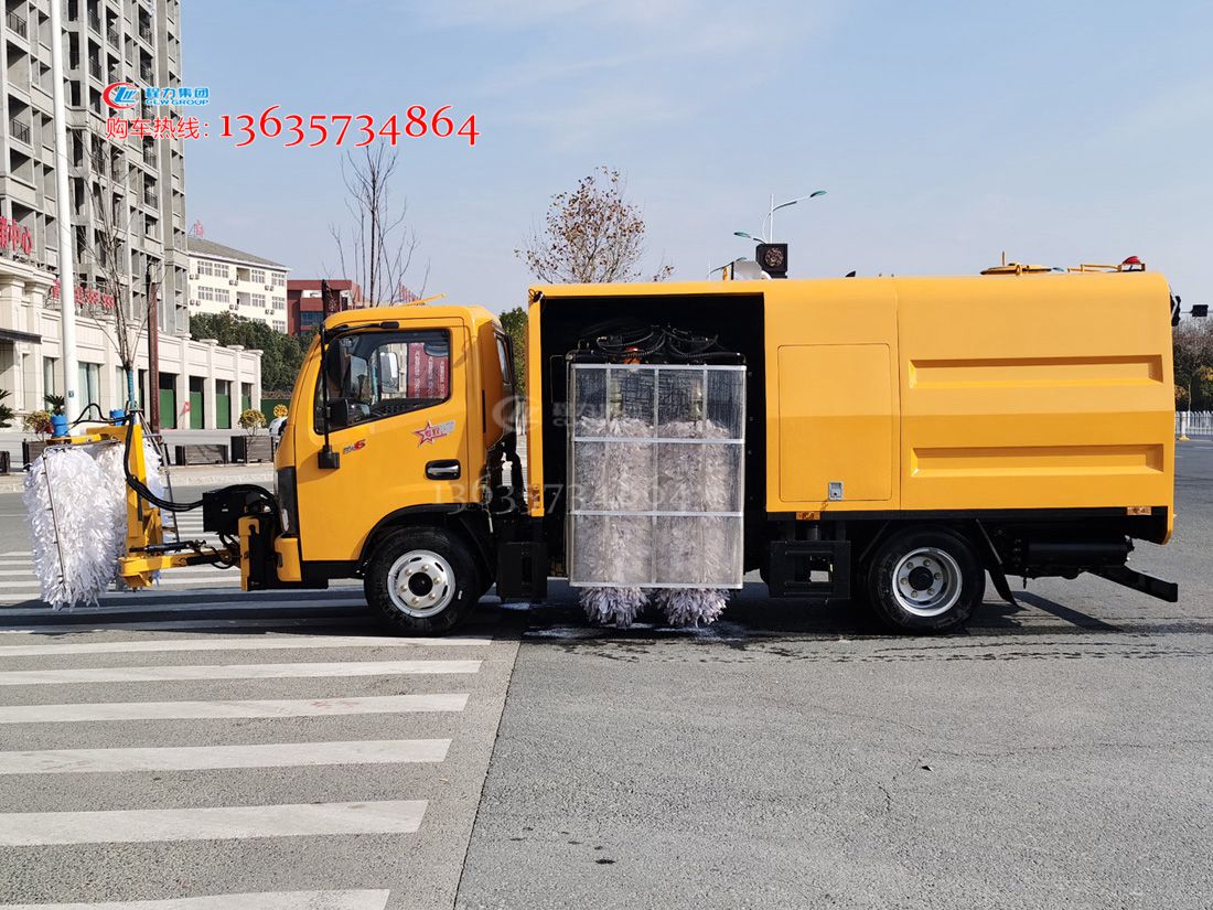 国六D6中置护栏清洗车带前置高速护栏机