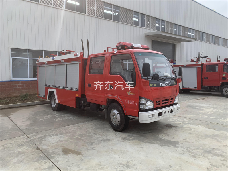 HOWO 8.1吨水罐消防车