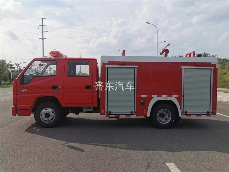 HOWO 8.1吨水罐消防车