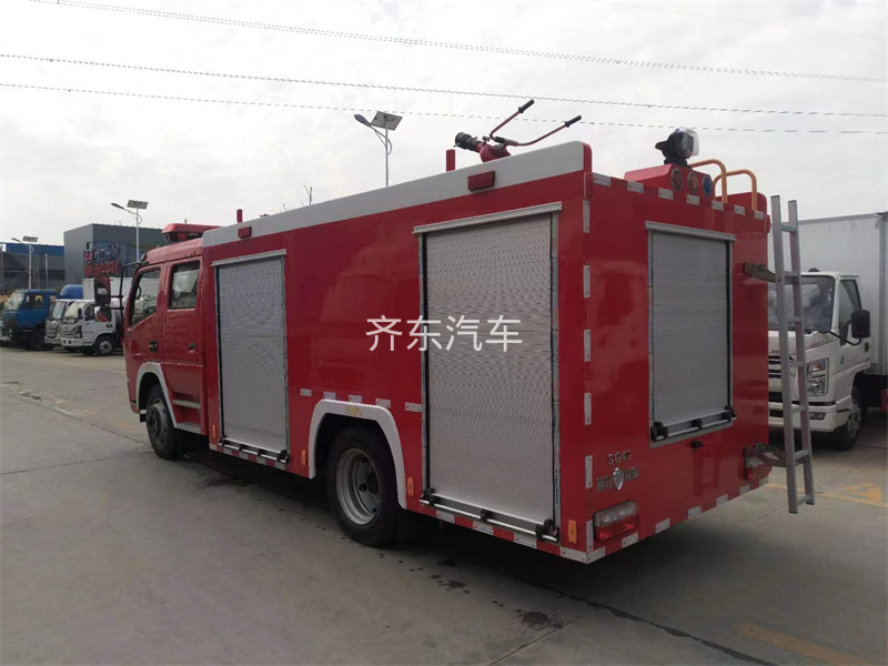 HOWO 8.1吨水罐消防车