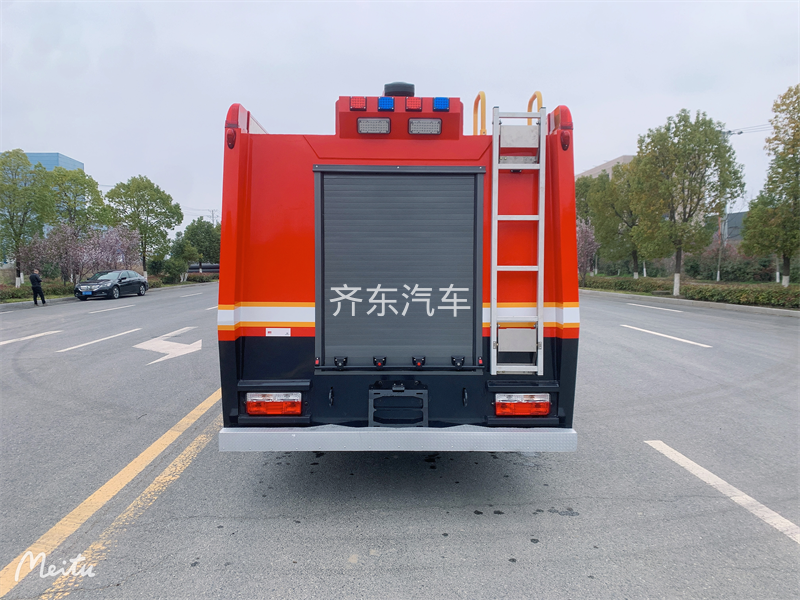 HOWO 8.1吨水罐消防车