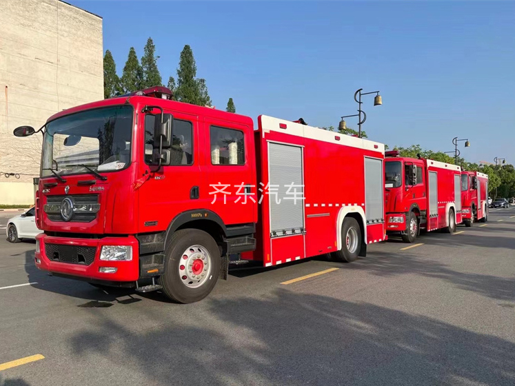 东风D9（6.1吨）水罐消防车
