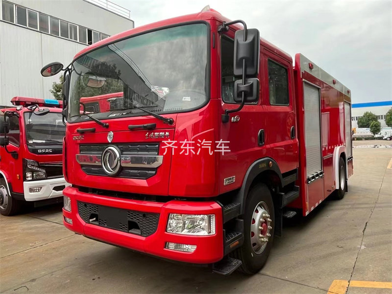 HOWO 8.1吨水罐消防车