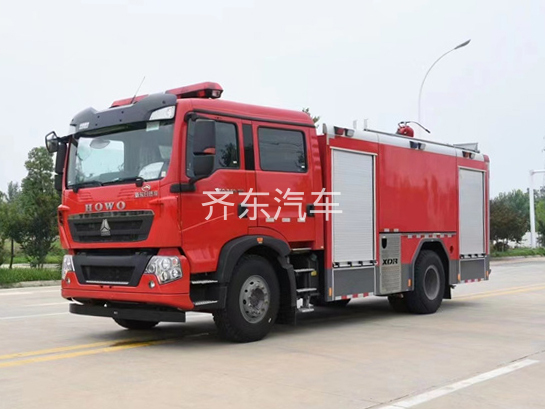 HOWO 8.1吨水罐消防车