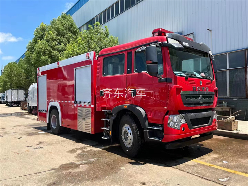 HOWO 8.1吨水罐消防车