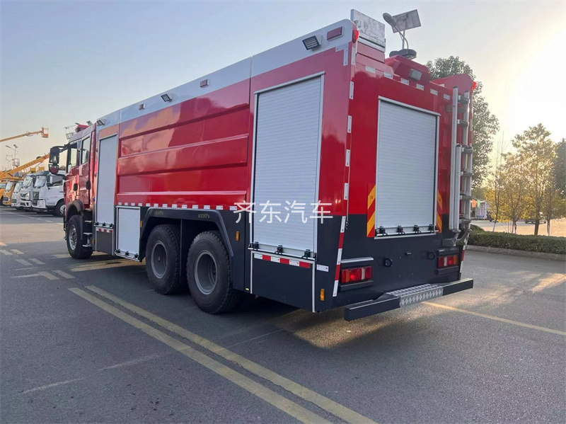 豪沃25吨泡沫消防车