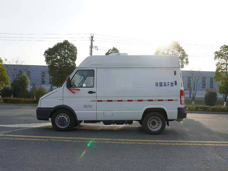 国六南京依维柯V40短轴面包冷藏车