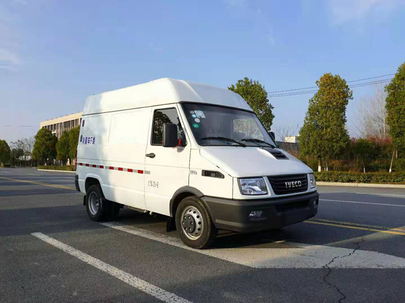 国六南京依维柯V40短轴面包冷藏车