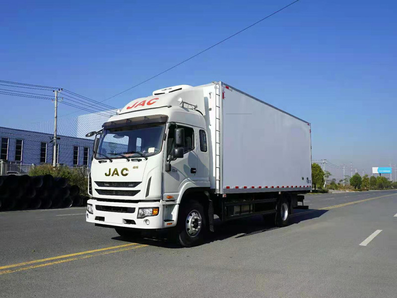 国六江淮帅铃德沃斯6米8冷藏车