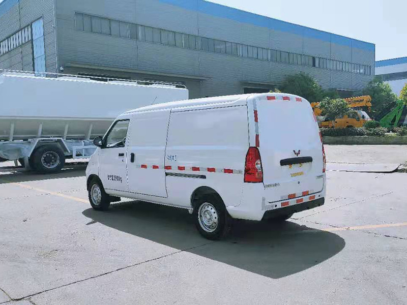 五菱纯电动面包冷藏车