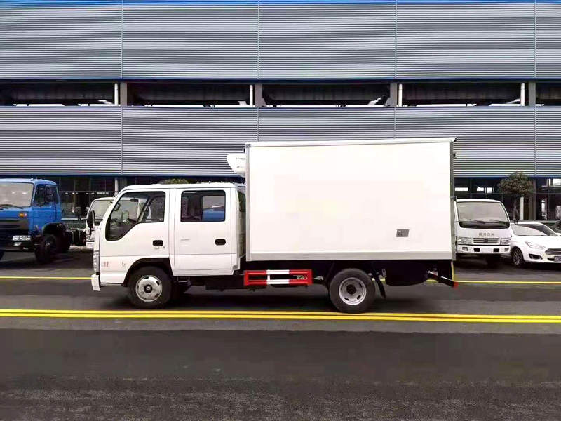 国六五十铃双排座3米1冷藏车