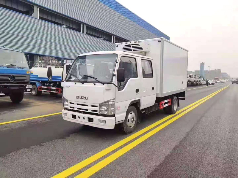 国六五十铃双排座3米1冷藏车